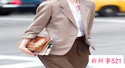 长款裙裤怎么搭配上衣