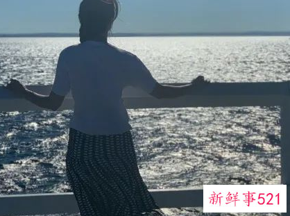 中老年人拍照姿势