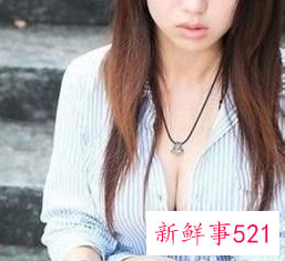 胸前有褶皱的衣服显胸大吗