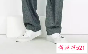 女生束脚牛仔裤配什么鞋