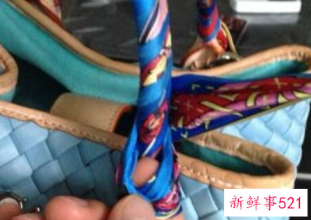 包包怎么系丝巾