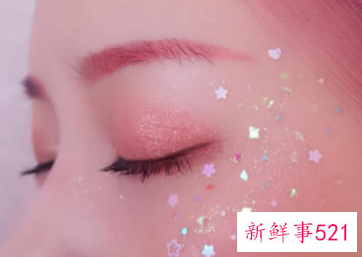 儿童妆亮片怎么贴脸上
