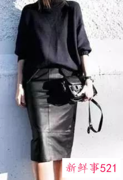 秋冬长款皮裙怎么搭配