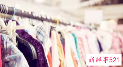 秋天丝巾怎么搭配衣服