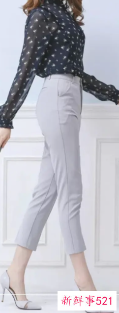 什么颜色上衣配灰色裤子