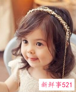 小女孩短发怎么扎好看