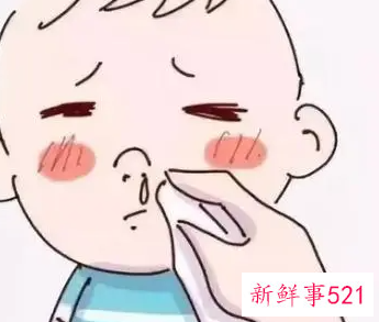 儿童有很多鼻屎