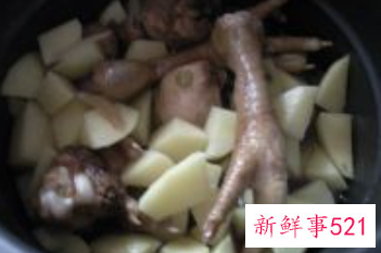 土豆能和鸡一起在高压锅煮吗