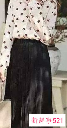 长百褶裙怎样搭配