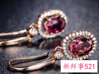 梦见戴耳环有什么意思