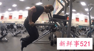 练胸的动作顺序