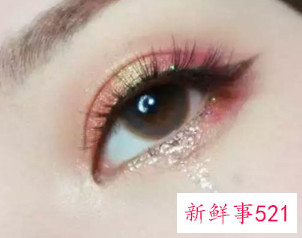 自己怎么化亮片