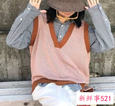 毛衣背心怎么搭配好看呢