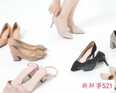 梦见自己穿很大的鞋子