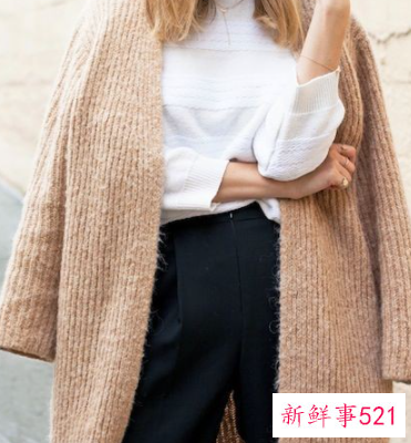 白色毛衣配什么色