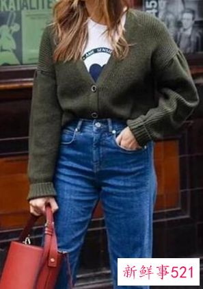 针织开衫配运动裤