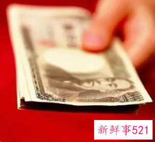 梦见送礼给别人500块钱