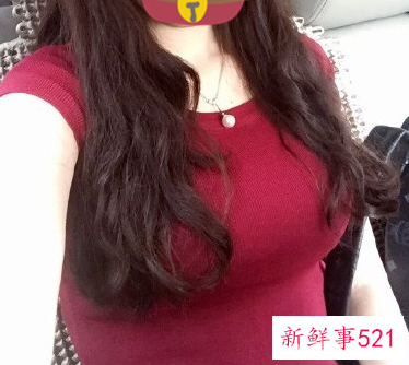 胸前有褶皱的衣服显胸大吗