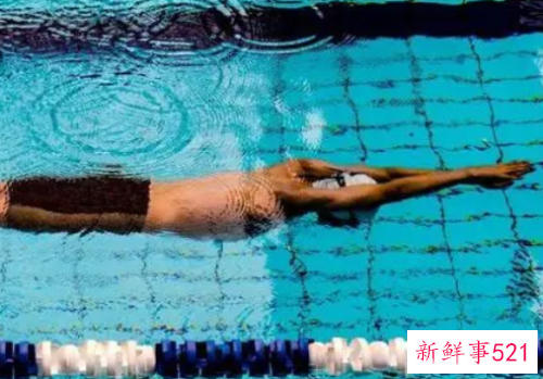 学游泳的怕水的原因