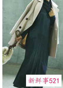 50多岁的女人怎样穿衣服更好看