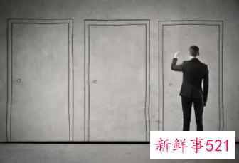 梦见半夜有人敲门