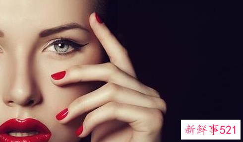 学会这几招薄唇一秒打造时髦的厚唇妆