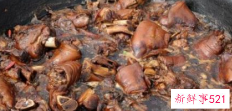 农村里大锅煮猪肉教程