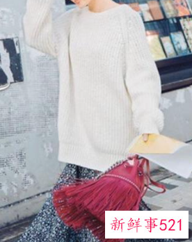 白色毛衣配什么色