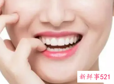 梦见牙齿全部掉了牙齿吐出一把