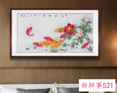 属蛇人床头挂什么画好