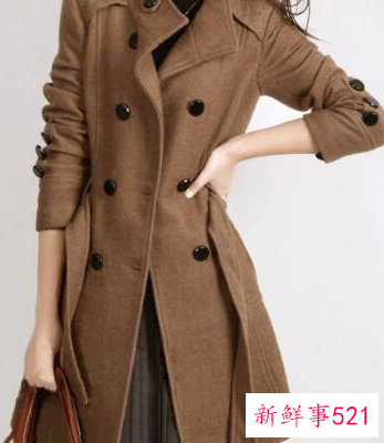 深咖啡色外套内搭