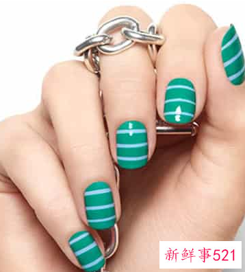 手黑美甲什么颜色好看