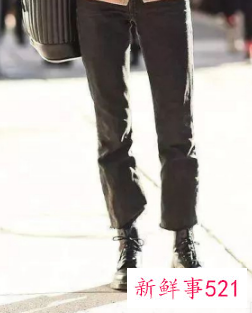 女生马丁靴搭配什么裤子好看图片