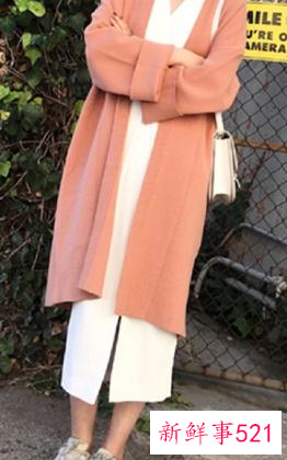 针织开衫配运动裤