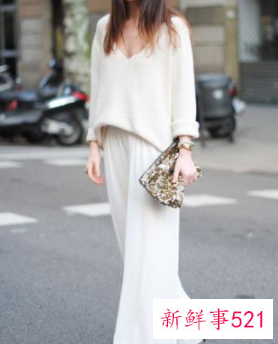 白色毛衣配什么色