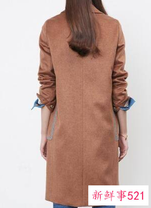 深咖啡色外套内搭