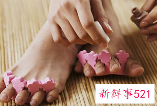 在脚指甲上面涂颜色