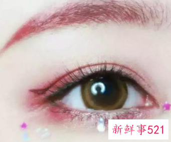 自己怎么化亮片