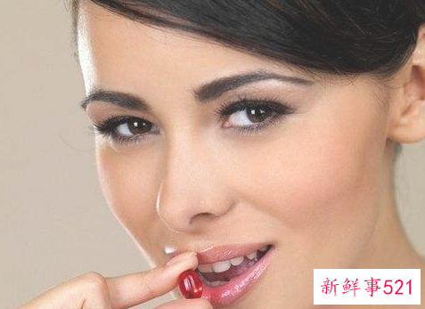 学会这几招薄唇一秒打造时髦的厚唇妆