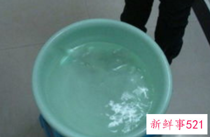 未穿新牛仔裤防掉色方法