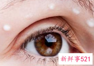 眼精华和眼霜的正确使用方法