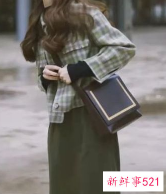 墨绿色半身裙搭配