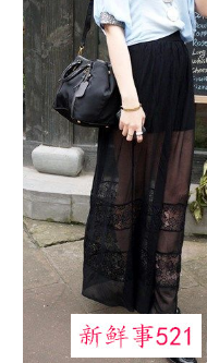 黑色裙子配小白鞋好看吗