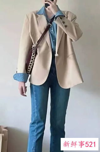 高腰直筒牛仔裤怎么配上衣