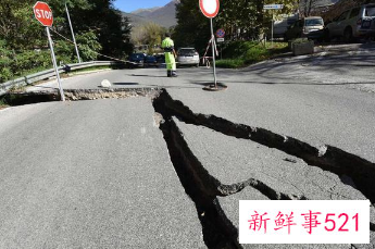 梦见地震地面裂缝