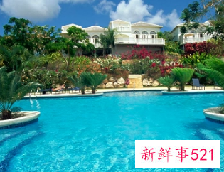 女人梦见很多人在河里游泳