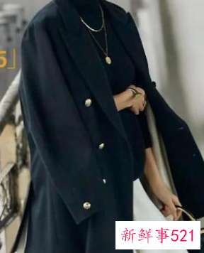 50多岁的女人怎样穿衣服更好看