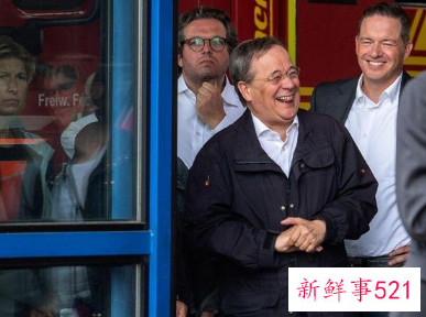 默克尔祝贺肖尔茨获胜