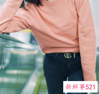 什么颜色的衣服穿着显白女