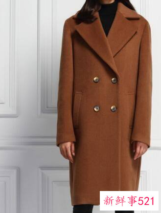 深咖啡色外套内搭